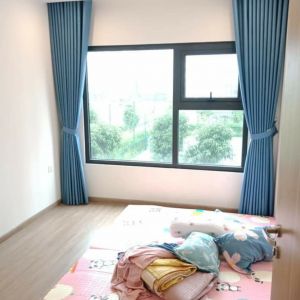 Rèm vải 1 lớp màu xanh cản nắng tốt cho phòng ngủ chung cư