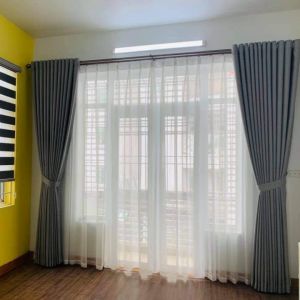 Rèm vải màu ghi tối đẹp cho phòng khách chung cư