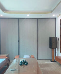 Vách rèm tổ ong ngăn phòng khách lắp điều hòa