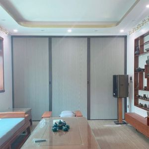 Vách rèm tổ ong ngăn phòng khách lắp điều hòa