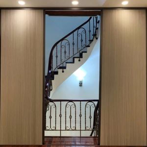 Vách tổ ong ngăn cầu thang đẹp