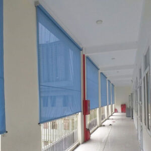 Bạt cuốn che nắng mưa hành lang trường học loại rẻ